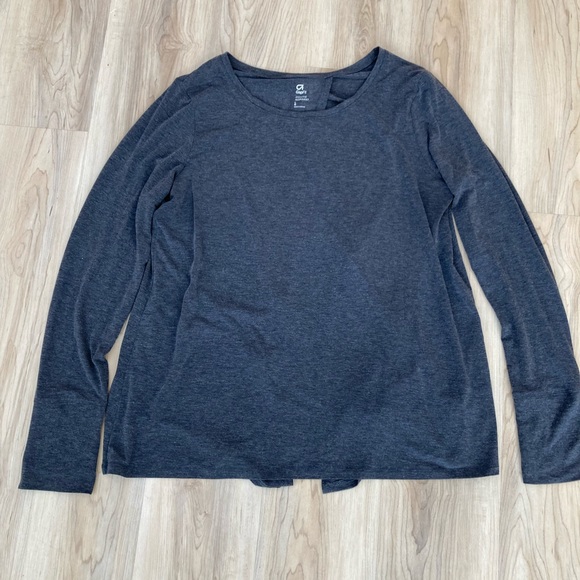 Gapfit Open Back Shirt - Picture 2 of 6